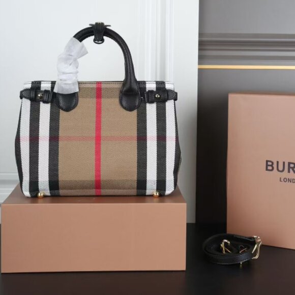 Burberry beige bag